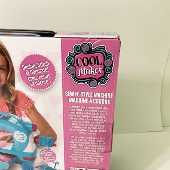 Cool Maker - Deluxe Sew N Style Sewing Machine with Pom Pom Maker Attachment - Picture 11 of 16